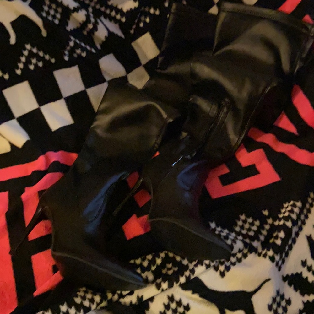 Thigh high leather boots never worn
